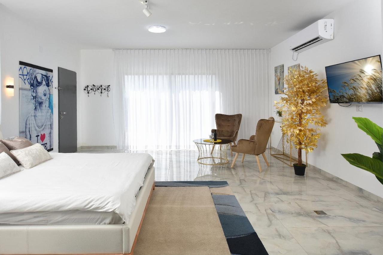 הסויטות של פולי Apartment Manot Екстериор снимка