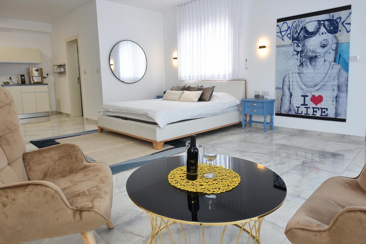 הסויטות של פולי Apartment Manot Екстериор снимка