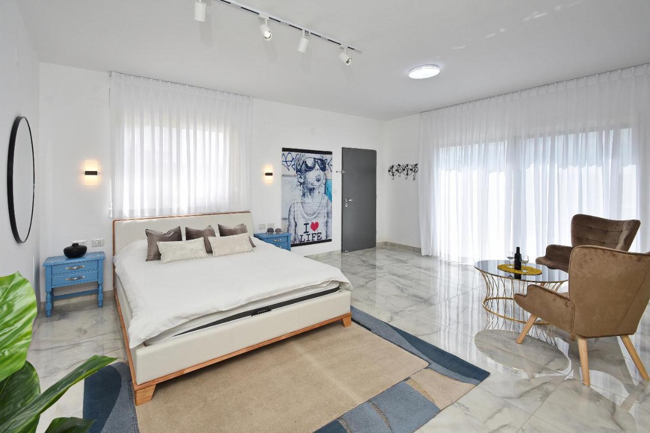הסויטות של פולי Apartment Manot Екстериор снимка